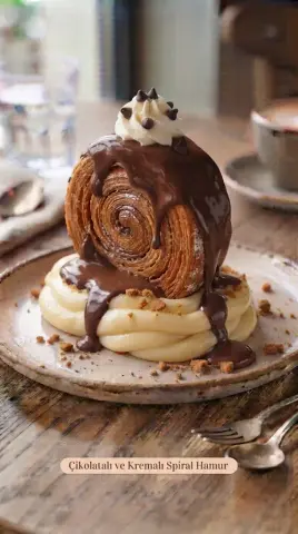 ÇİKOLATALI ROLL KRUVASAN
